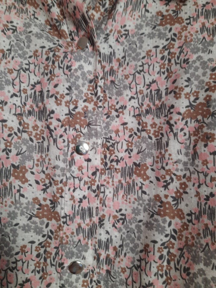 Bej, düğmeli, uzun kollu kadın gömleği - Görsel 3