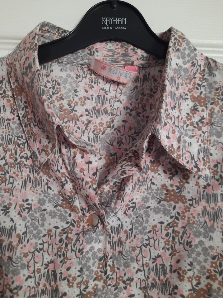 Bej, düğmeli, uzun kollu kadın gömleği - Görsel 2