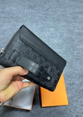 Louis Vuitton Siyah Deri Cüzdan - Görsel 4