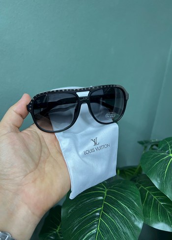 Louis Vuitton Siyah erkek Güneş Gözlüğü - Görsel 2