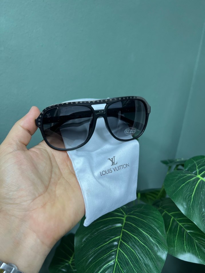 Louis Vuitton Siyah erkek Güneş Gözlüğü - Görsel 2