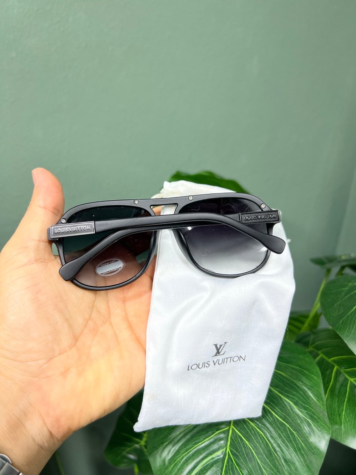 Louis Vuitton Siyah erkek Güneş Gözlüğü - Görsel 3