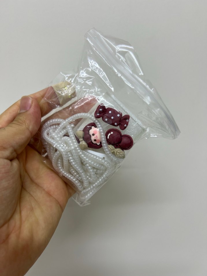 Elastik Beyaz Nakışlı Çocuk Takısı - Görsel 2