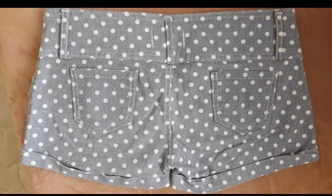 Düğmeli Gri Puantiyeli Mini Kot Şort hiç giyilmedi mini ince kot - Görsel 4