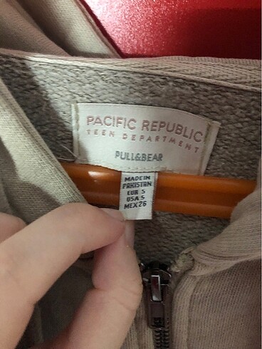 m Beden Pull&Bear Fermuarlı Kapüşonlu