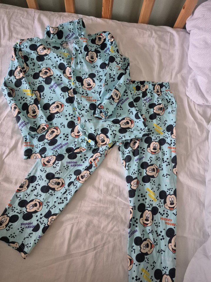 Mickey Mouse Desenli Düğmeli Erkek Pijama Takımı - Görsel 2