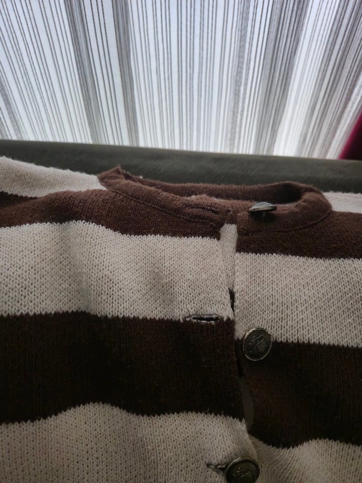 Düğmeli Kahverengi Çizgili Hırka - Görsel 2