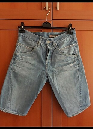 32 Beden LEVIS ENGINEERED SHORT 