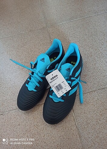 Adidas halısaha ayakkabisi