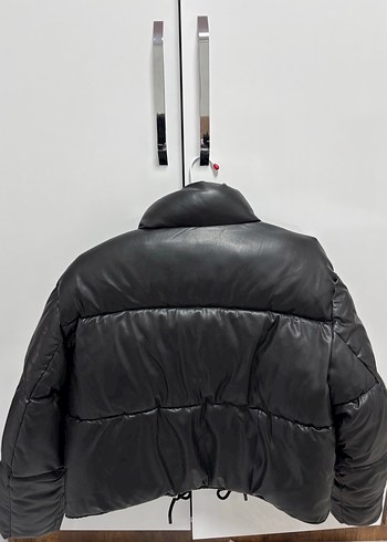 Kadın Siyah Deri Kemerli Kısa Kışlık Mont - Görsel 5