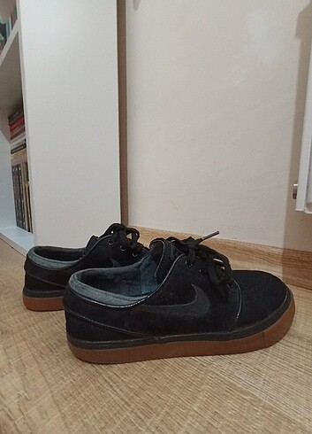 Tertemiz ve Orijinal Nike