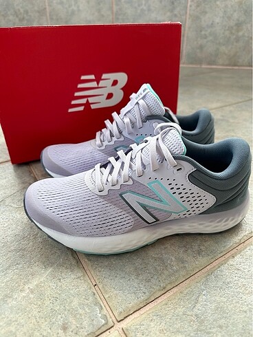 New Balance Orjinal yeni sıfır spor ayakkabı