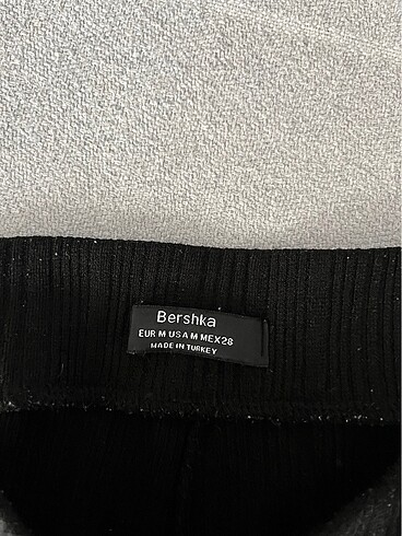m Beden siyah Renk bershka ispanyol paça tayt