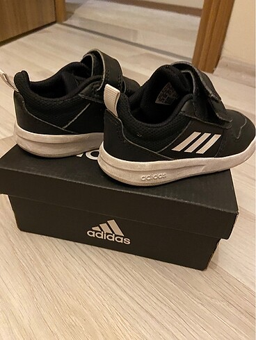 22 numara Adidas ayakkabı