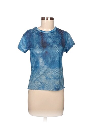 Pull and Bear T-shirt %70 İndirimli.