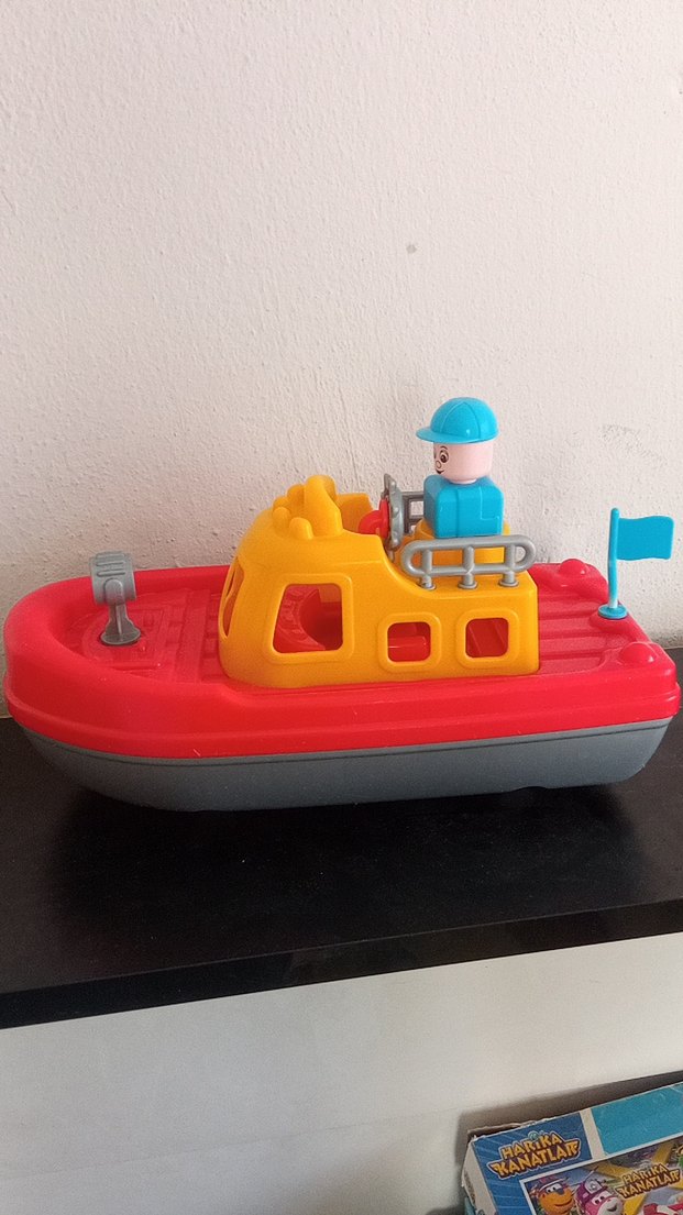 Renkli Oyuncak Tekne ve Figür - Görsel 2