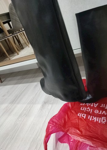 Zara Kadın Siyah Deri İnce Topuklu Dizüstü Çizme