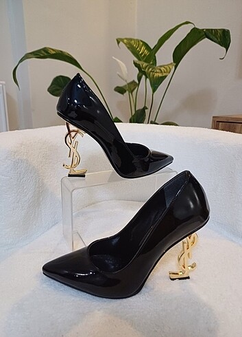 Saint Laurent YSL topuklu ayakkabı çelik topuktur