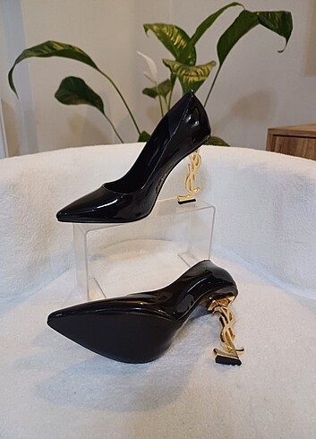 YSL topuklu ayakkabı çelik topuktur