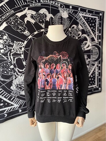 s Beden siyah Renk Köstebek Stranger Things Sweatshirt