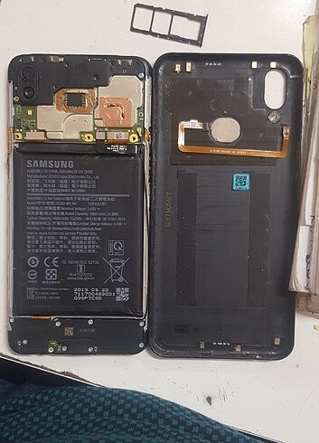 Ekran kırık SAMSUNG A10S(İade yok)