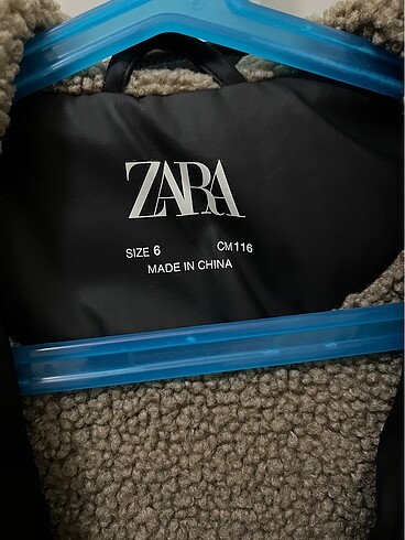 Zara suni kürklü kauçuk kaplama parka - Görsel 5