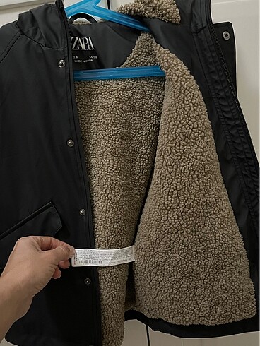 Zara suni kürklü kauçuk kaplama parka - Görsel 6