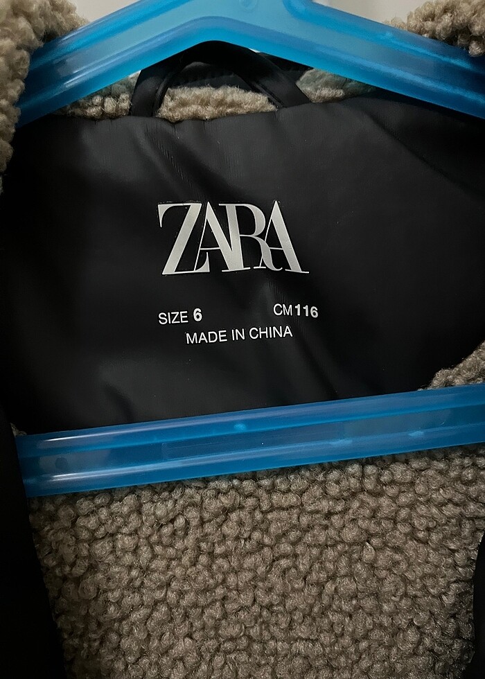 Zara suni kürklü kauçuk kaplama parka - Görsel 5