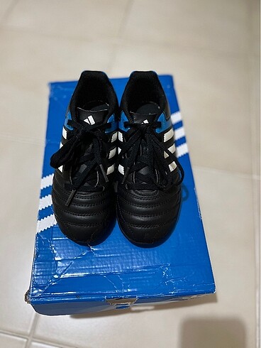 Adidas orjinal halısaha
