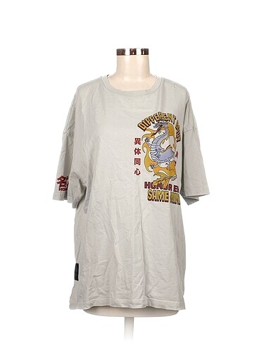 Bershka T-shirt %70 İndirimli.
