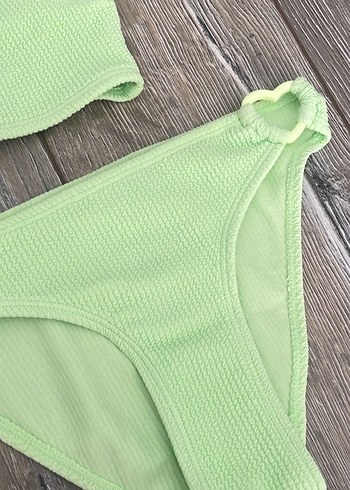 Yeşil Bikini Takımı Kalp Detaylı - Görsel 2