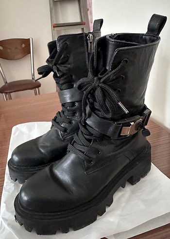 Siyah Deri Platform Topuklu Bağcıklı Bot - Görsel 3