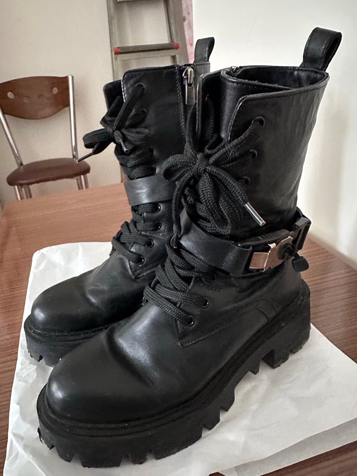 Siyah Deri Platform Topuklu Bağcıklı Bot - Görsel 3