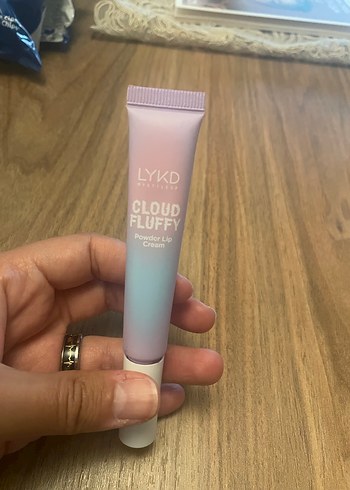 LYKD Cloud Fluffy Pudralı Dudak Kremi Bej