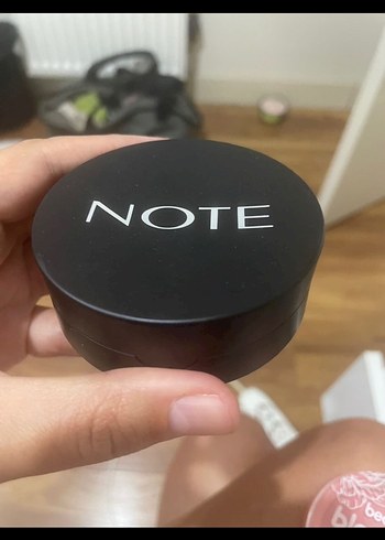Note Note transparan Pudra Kompakt Ayna Dahil