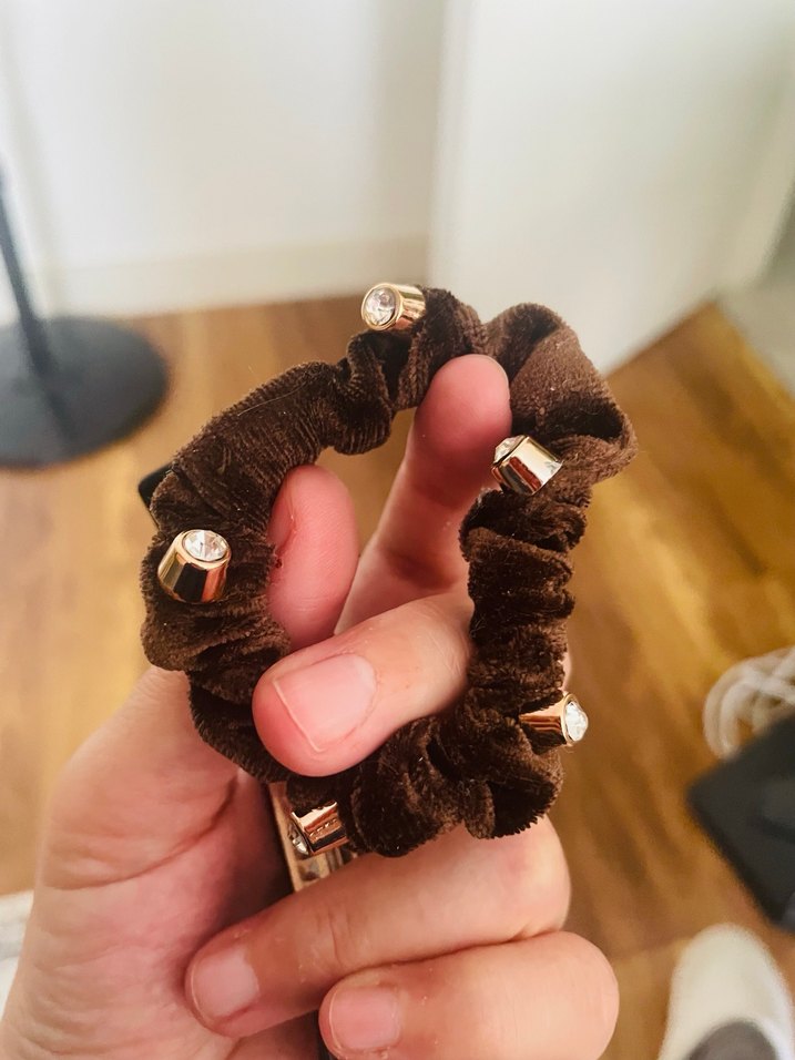 Koyu Kahverengi Süet Lastikli Saç Tokası ve siyah toka - Görsel 2