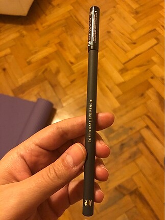 H&M göz kalemi