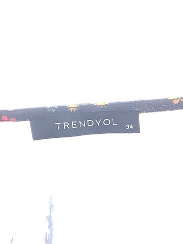 34 Beden çeşitli Renk Trendyol & Milla Bluz %70 İndirimli.