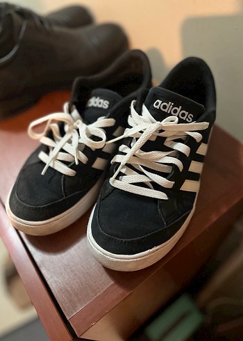 Adidas Siyah Beyaz Bağcıklı Erkek Spor Ayakkabı - Görsel 3