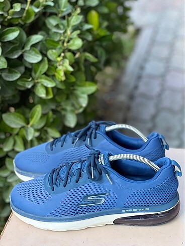 Skechers