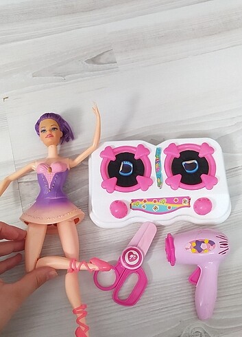 Barbie ve oyuncak eşyalar 