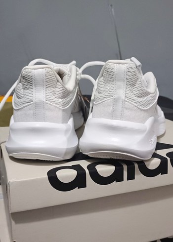 Adidas Beyaz Bağcıklı Spor Ayakkabısı - Görsel 3