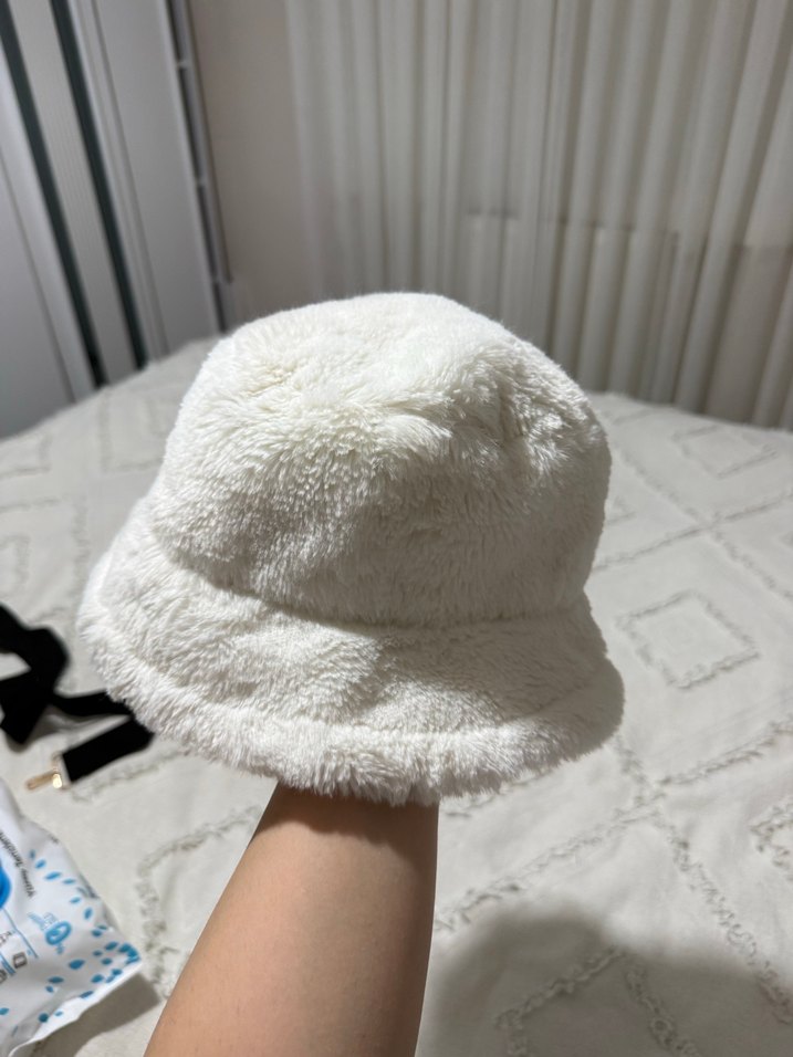 Beyaz Kadın Peluş Şapka - Görsel 2
