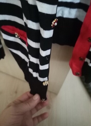 Aker Aker marka çok güzel bir hırka