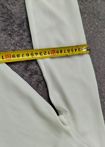 V Yaka Beyaz Kadın Uzun Kollu Bluz - Görsel 10