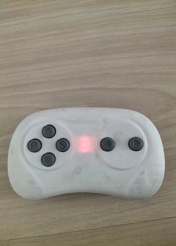 Beyaz ve Gri Kablosuz Akülü Araba Kumandası - Görsel 7