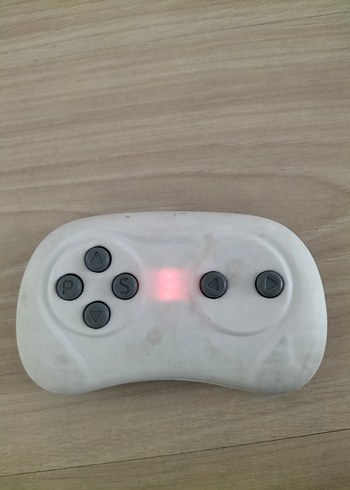 Beyaz ve Gri Kablosuz Akülü Araba Kumandası - Görsel 6