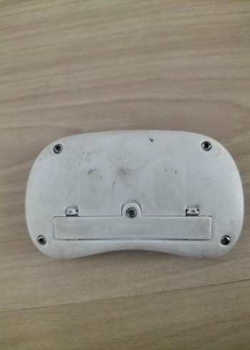 Beyaz ve Gri Kablosuz Akülü Araba Kumandası - Görsel 4