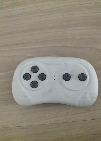 Beyaz ve Gri Kablosuz Akülü Araba Kumandası - Görsel 2