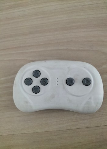 Beyaz ve Gri Kablosuz Akülü Araba Kumandası - Görsel 3